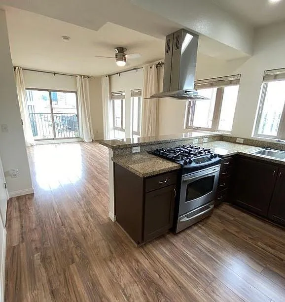 2 bed, 993 sqft, $3,595 — Photo 3