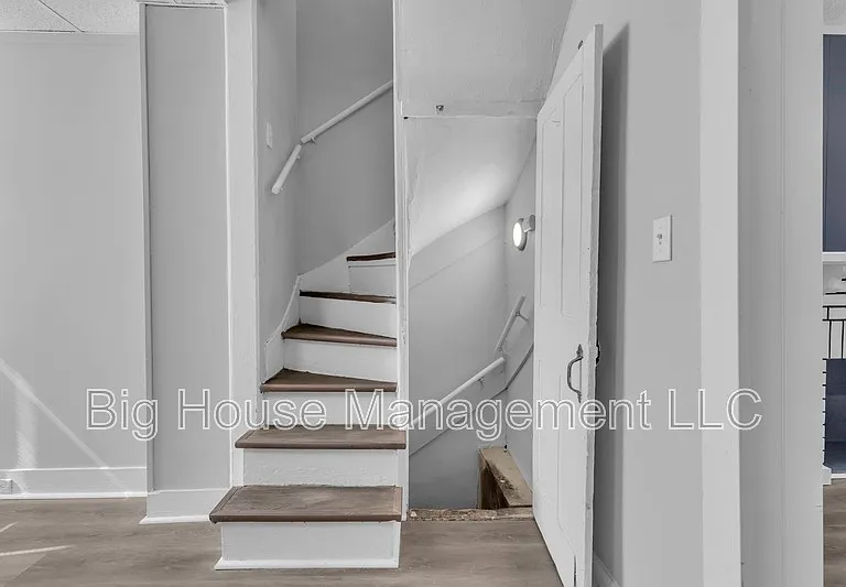 1105 W Lombard St — Photo 26