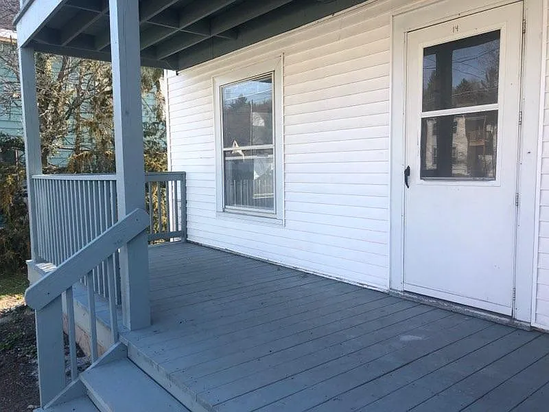 3 bed, 1100 sqft, $1,500 — Photo 2