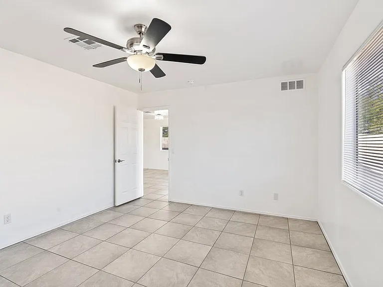 6727 S 5th Ave — Photo 14