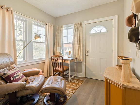 Sitting area near the entrance