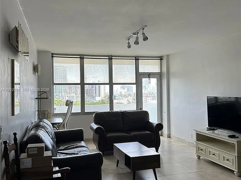 7441 Wayne Ave #8R — Photo 6