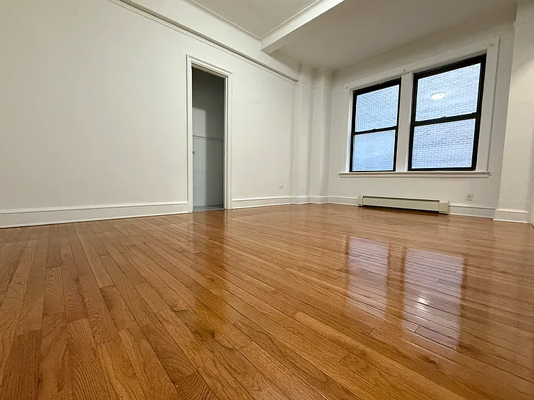 155 E 52nd St #7E — Photo 2