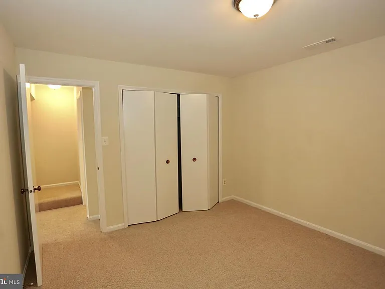 2215 N Somerset St — Photo 21