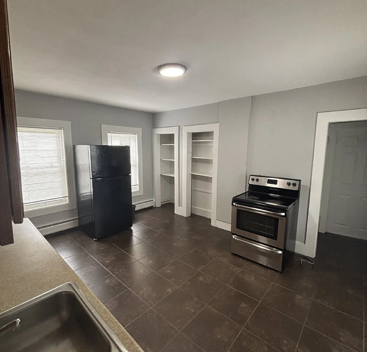 2 bed, 1.0 bath, $1,600 — Photo 2