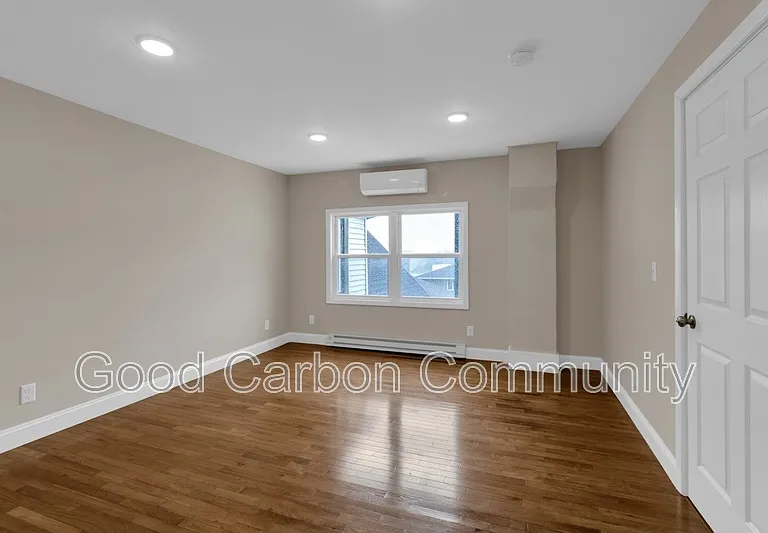 84 Crane St #6 — Photo 6