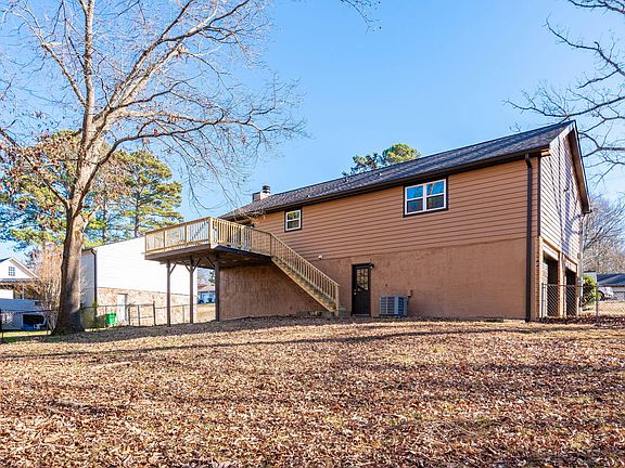 5th image of 555 Brownwood Cir