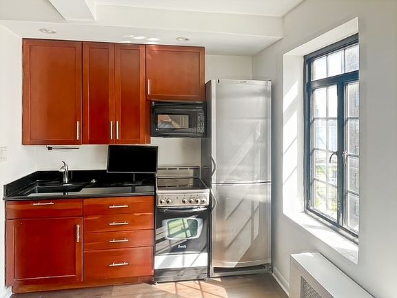 2nd image of 25 Tudor City Pl #261