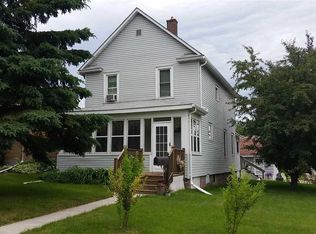 402 2nd St NW, Chisholm, MN 55719