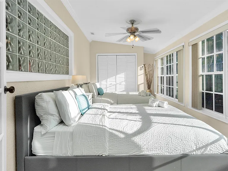 3221 Seaward Dr — Photo 23
