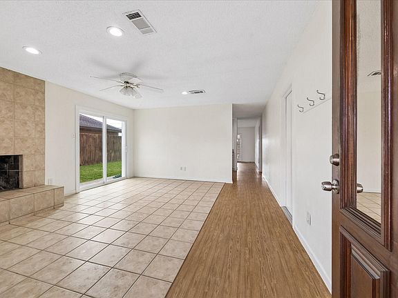 3rd image of 8703 Twisting Vine Ln