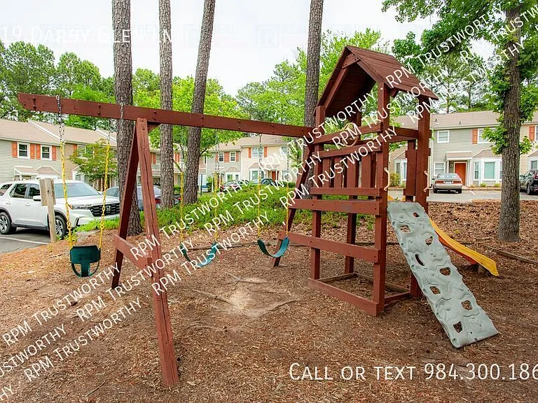 519 Darby Glen Ln — Photo 27