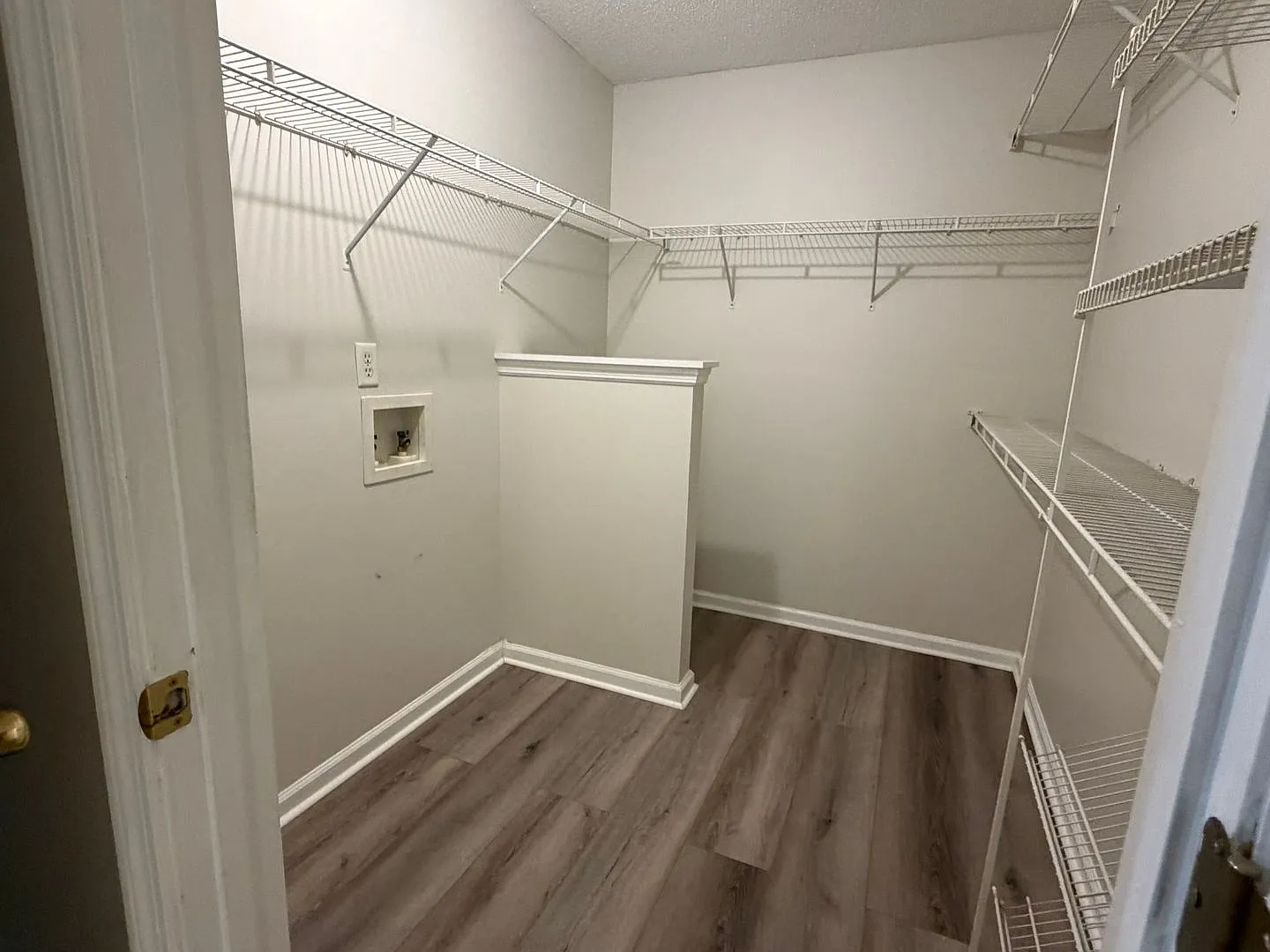 2BR 2BA No Carpet — Photo 4