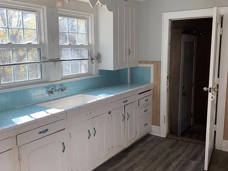 123 E Robinson Pl — Photo 13
