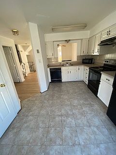 Eat-in kitchen