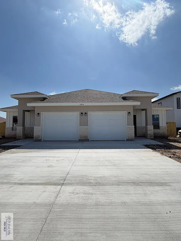 2 bed, 2.0 bath, 2690 sqft, $1,600 — Photo 1
