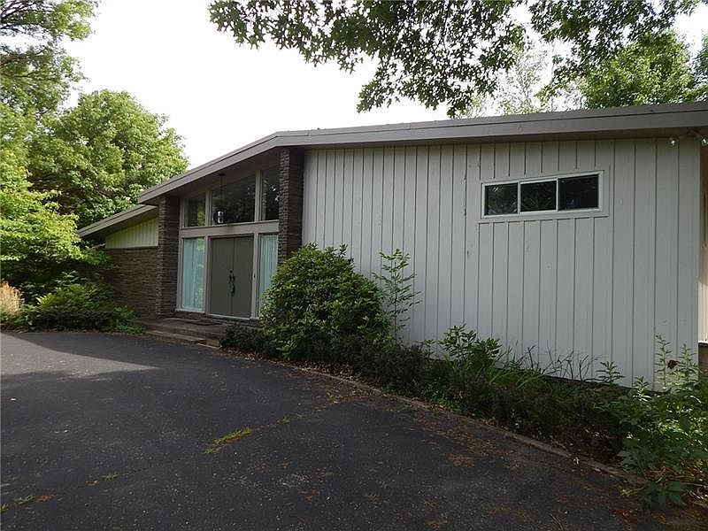 1st image of 202 Horseshoe Dr