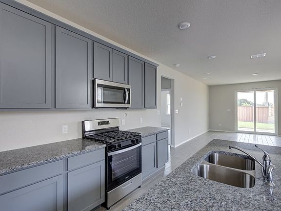 4th image of 160 Honey Oak Ln