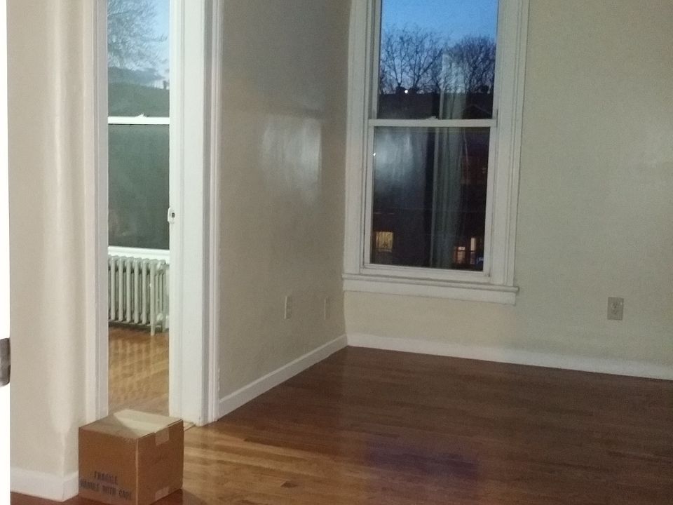 1st image of 240 Quincy St APT 3
