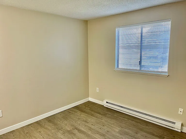 3304 N Lincoln St — Photo 14