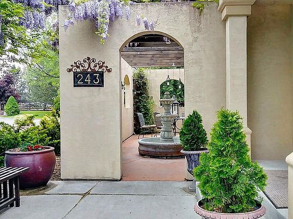 2nd image of 243 Woodridge Cir