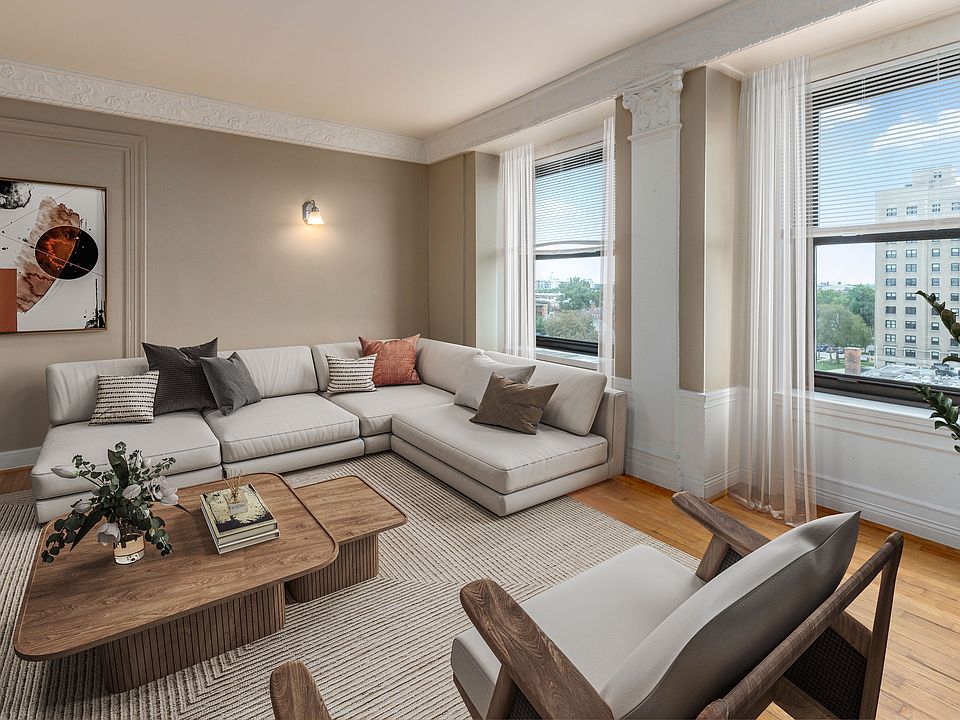 1st image of 15 E Kirby St APT 701