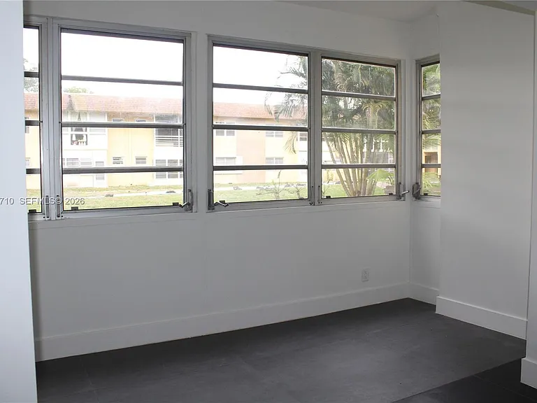 5140 SW 40th Ave #3C — Photo 8