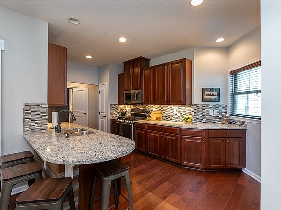 5th image of 2039 Connecticut Ln