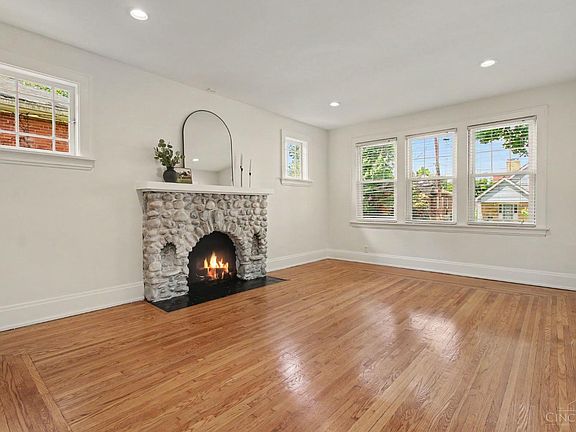 3rd image of 6838 Sampson Ln