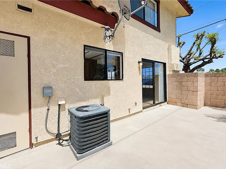 10355 La Reina Ave #A — Photo 20