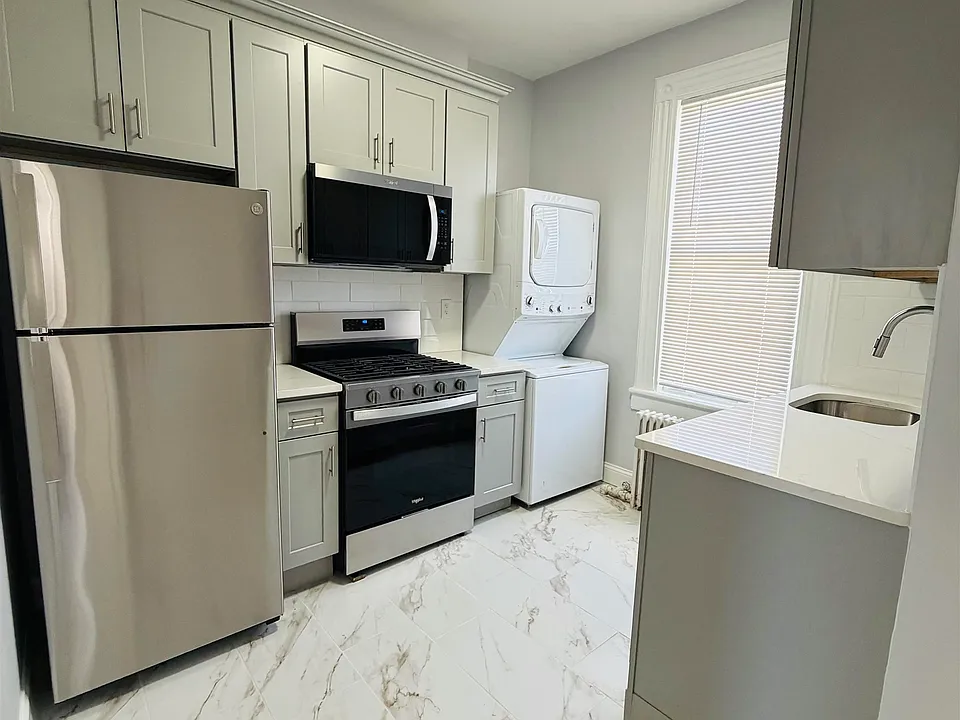 114 Graham St #3