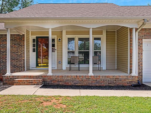3rd image of 100 Harwell Ln