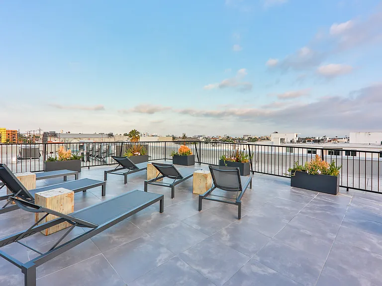 900 N Wilcox Ave #105 — Photo 42