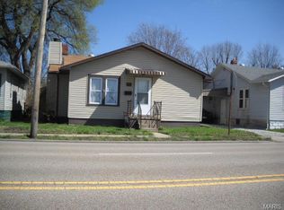 113 S Central Ave, Roxana, IL 62084