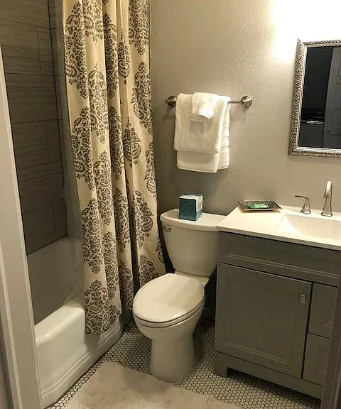 1818 Clover Ln — Photo 3