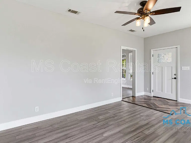 4319 Lewis St — Photo 6