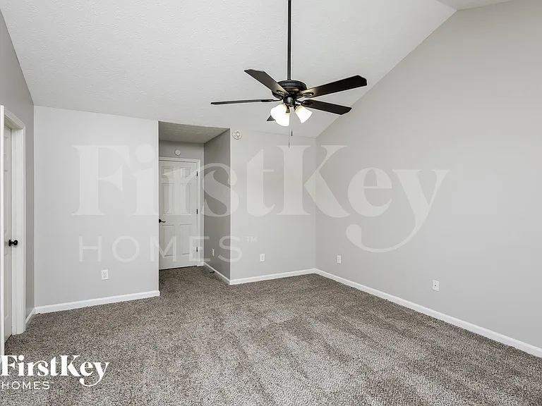 6247 Highgrove Dr — Photo 7