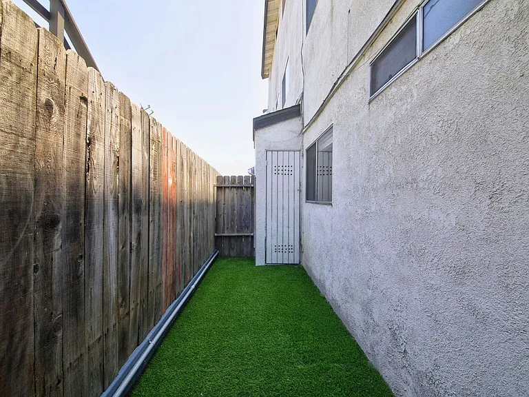 919-921 Alamitos Ave. — Photo 37