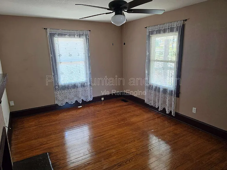 309 Dennis St — Photo 6