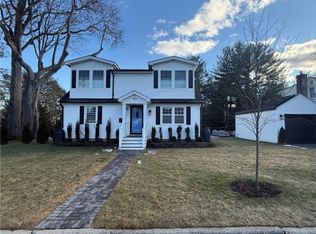 111 Valley Ave, Locust Valley, NY 11560