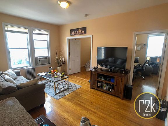 2nd image of 3257 33rd St APT 1R