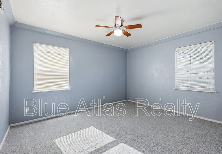 2215 Riverview Dr #B — Photo 13
