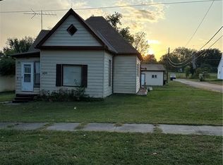 408 N 6th St, Savannah, MO 64485