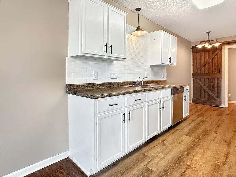13821 Edgewood Ave — Photo 9