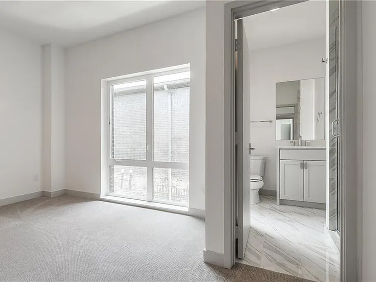2290 N Fitzhugh Ave #20 — Photo 18