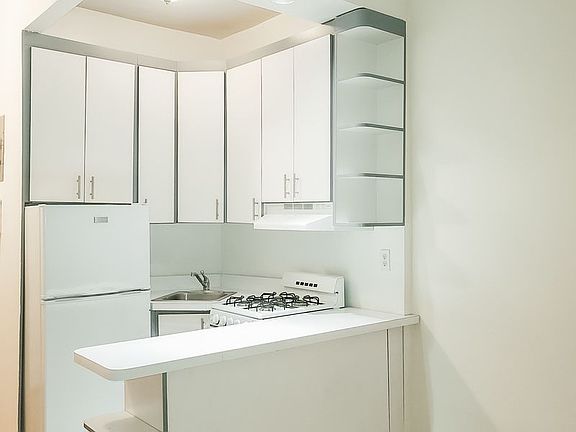 4th image of 226 E 74th St APT 1B