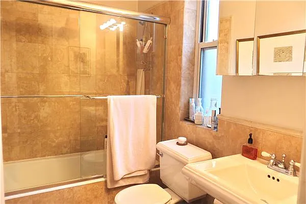 Rented by Maz Group NY | media 9