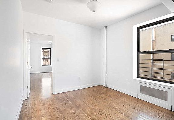 3rd image of 424 E 116th St