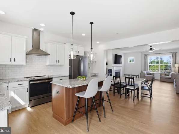 2429 Spring Water Cir, Lancaster, PA 17601