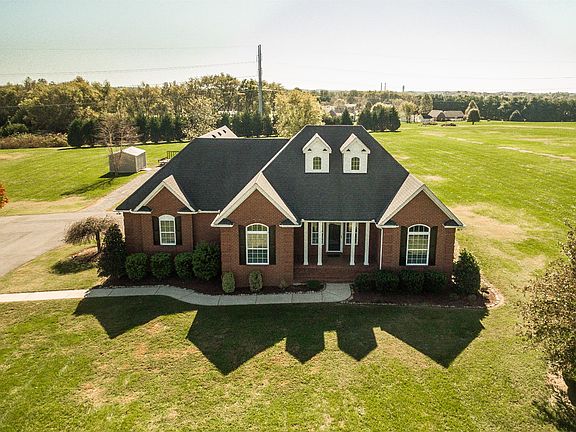 2nd image of 146 Akers Trl